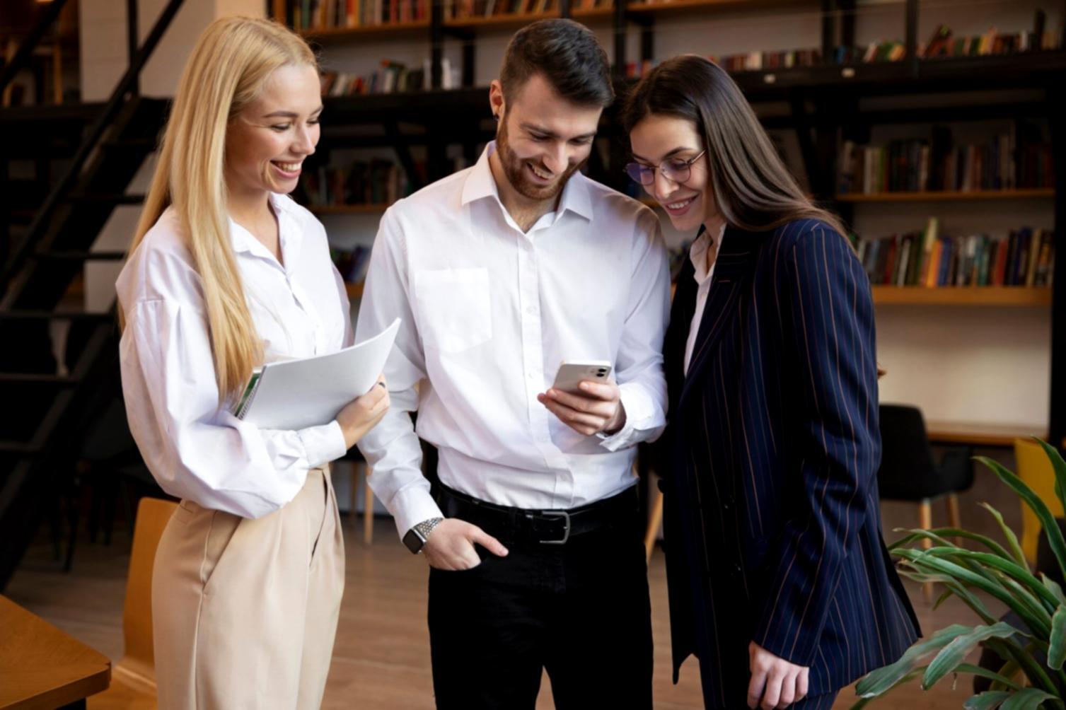 Gruppenarbeit mit Wirtschaftsgrafiken